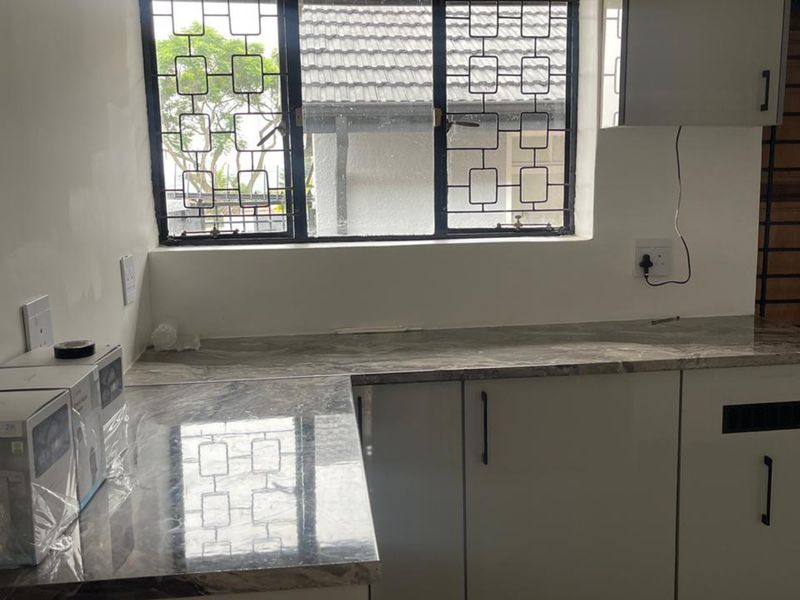 Morden Family Home In Bruma, De Wetshof - Photo 3