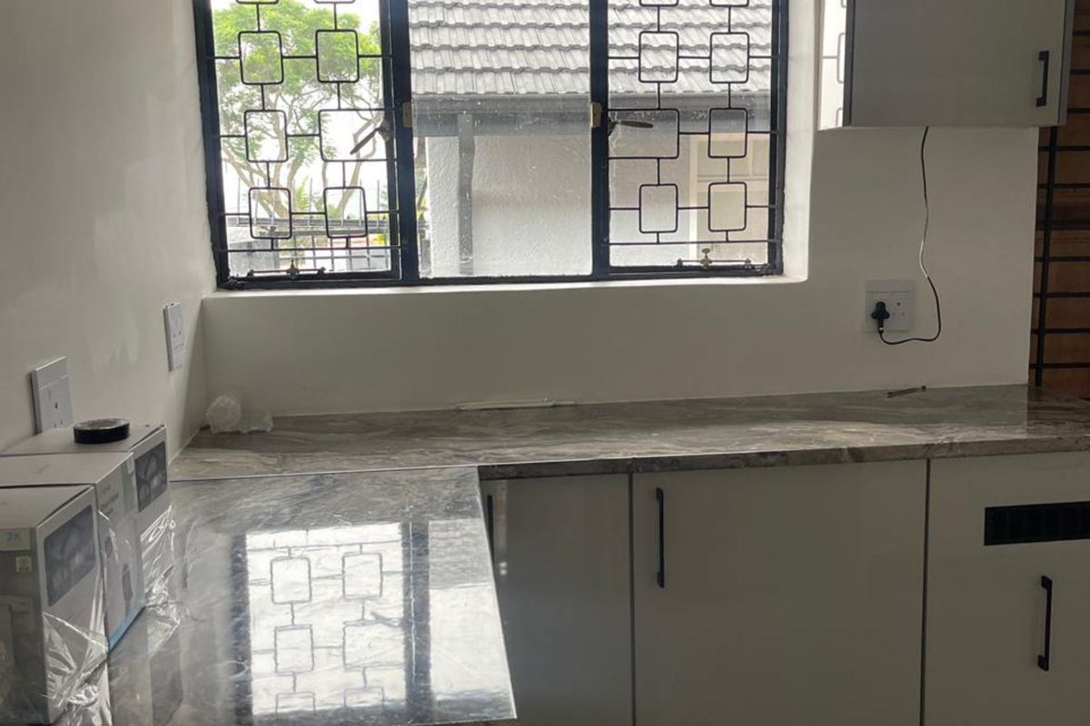 Morden Family Home In Bruma, De Wetshof - Photo 3