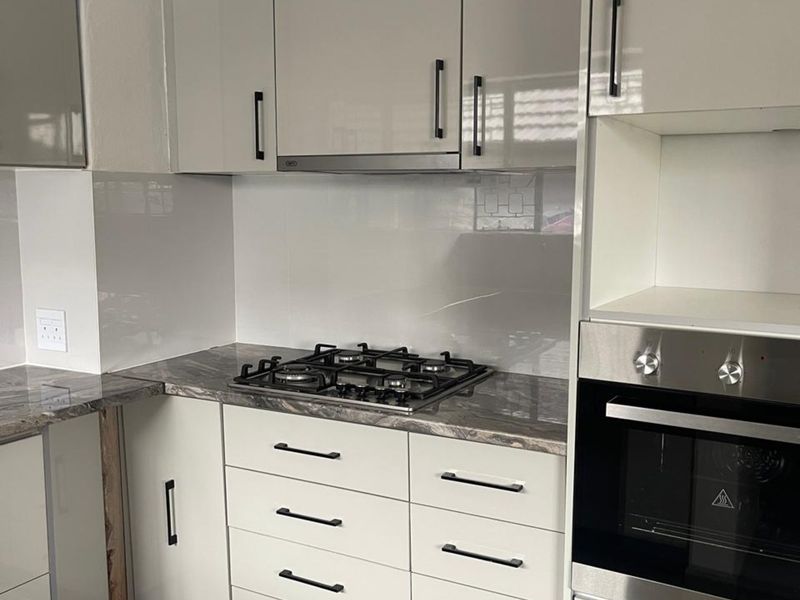 Morden Family Home In Bruma, De Wetshof - Photo 2