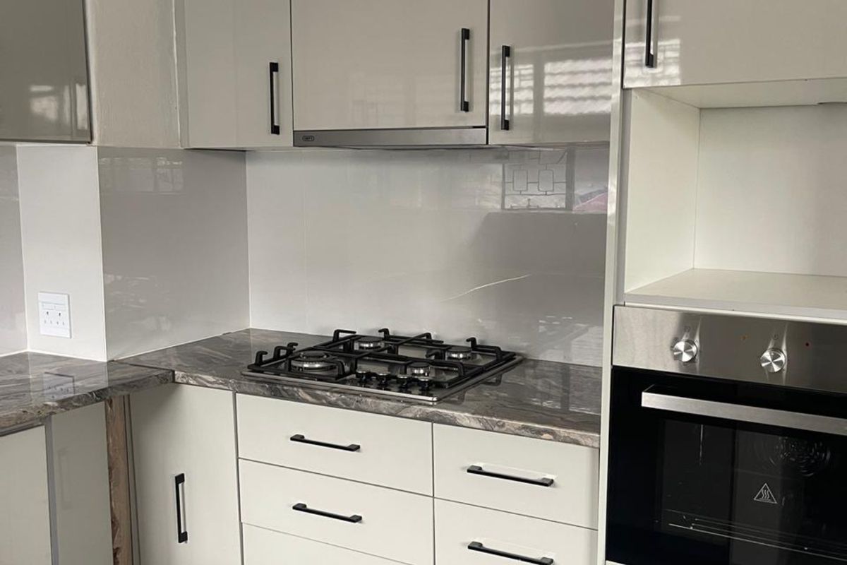 Morden Family Home In Bruma, De Wetshof - Photo 2