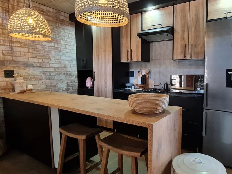 Spacious 1-bedroom And 2-bathroom Apartment In Potchefstroom - Photo 3