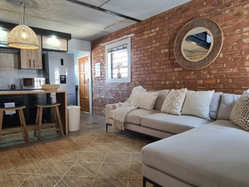 Spacious 1-bedroom And 2-bathroom Apartment In Potchefstroom - Photo 2