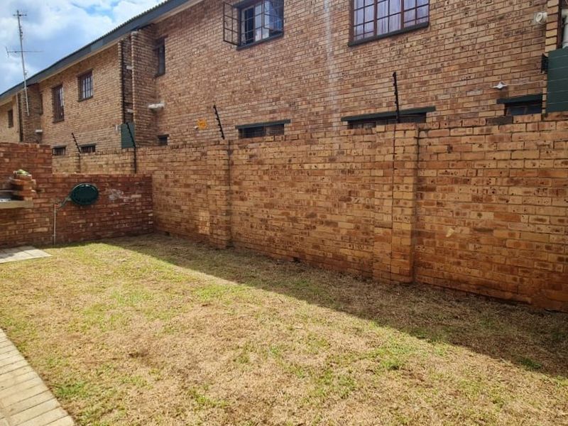 Spacious 1-bedroom And 2-bathroom Apartment In Potchefstroom - Photo 10