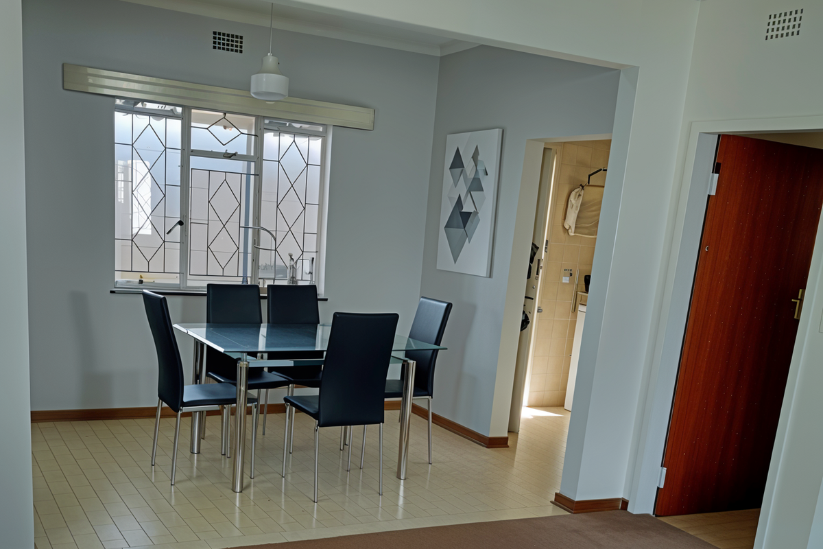 Secure 3-bedroom And 2-bathroom House In Altham Road, Robertsham - Photo 3