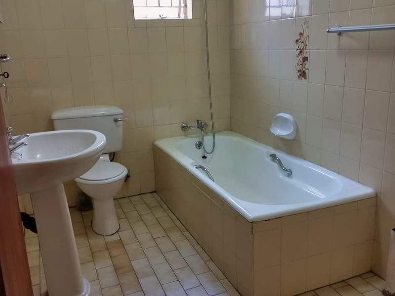 Secure 3-Bedroom And 2-Bathroom House In Altham Road, Robertsham - Photo 7