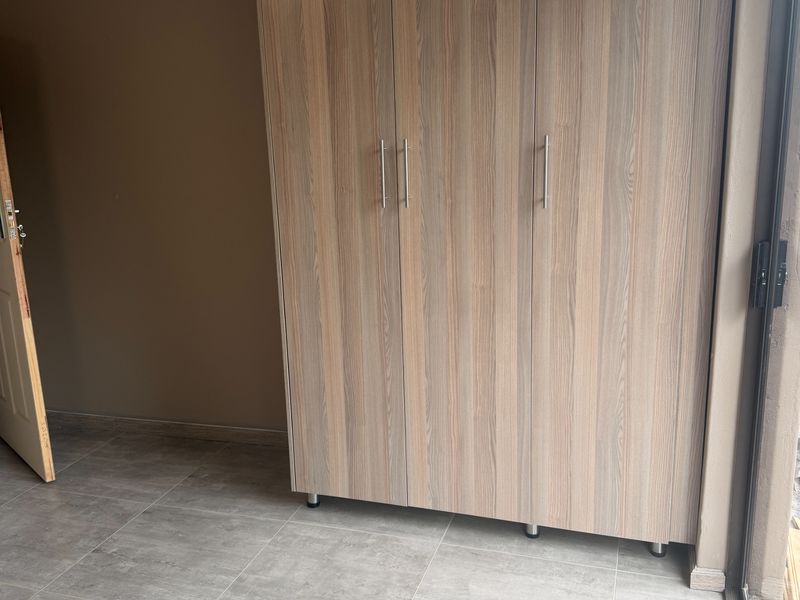 Secure 1-bedroom Apartment In Alexander Street, Birchleigh - Photo 5