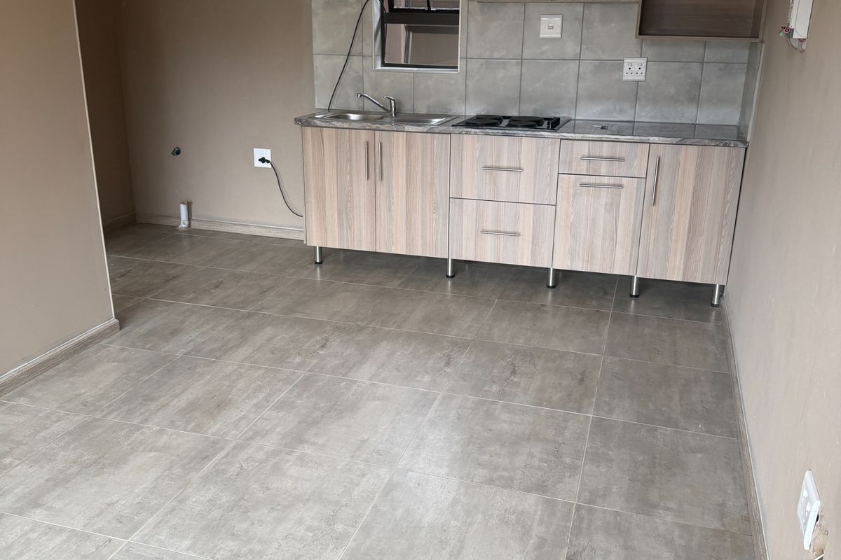 Secure 1-bedroom Apartment In Alexander Street, Birchleigh - Photo 3