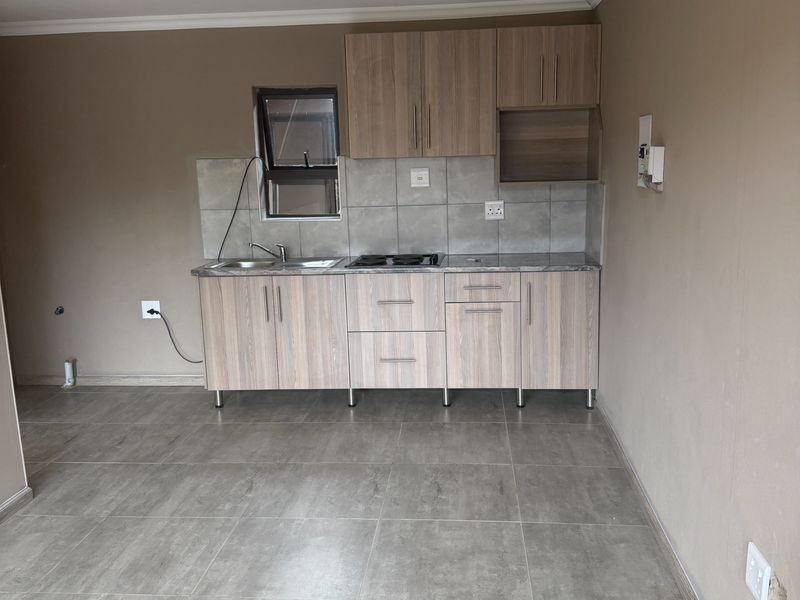 Secure 1-bedroom Apartment In Alexander Street, Birchleigh - Photo 10