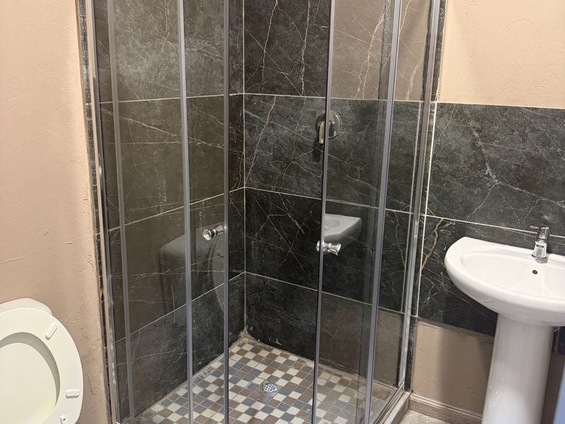 Secure 1-bedroom Apartment In Alexander Street, Birchleigh - Photo 7