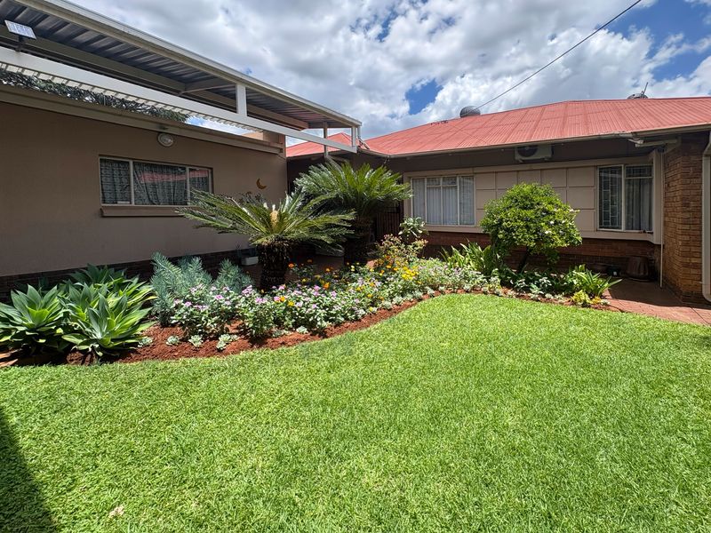 Secure 1-bedroom House In Deetlefs Street - Photo 9