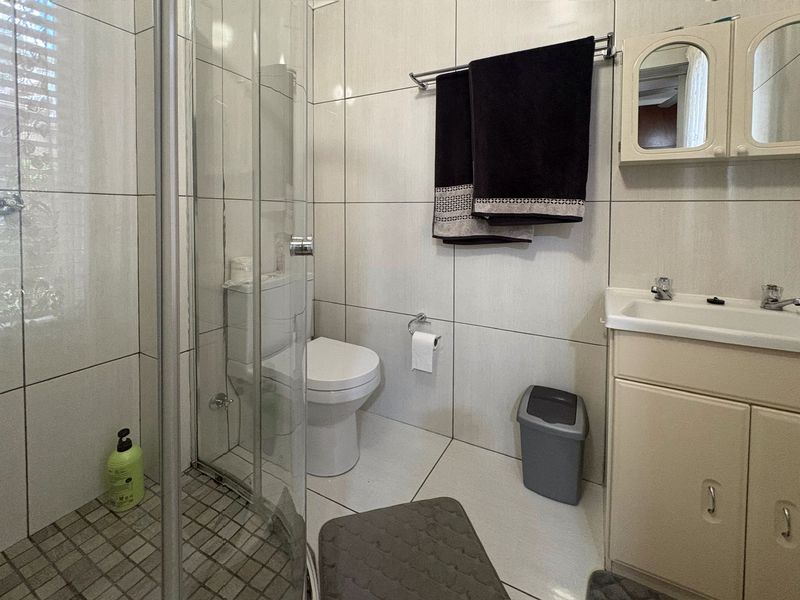 Secure 1-bedroom House In Deetlefs Street - Photo 3