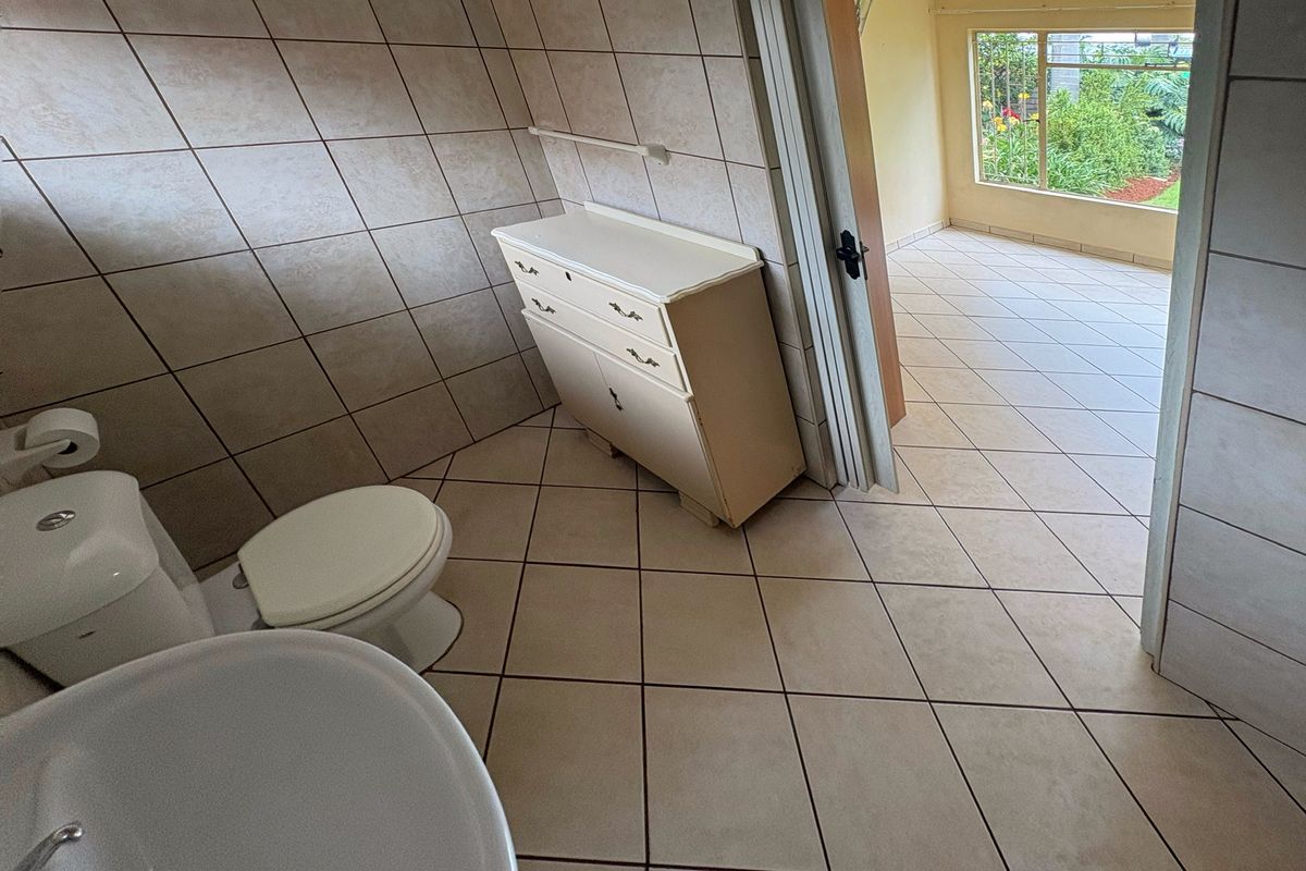 Secure 1-bedroom House In Deetlefs Street - Photo 4