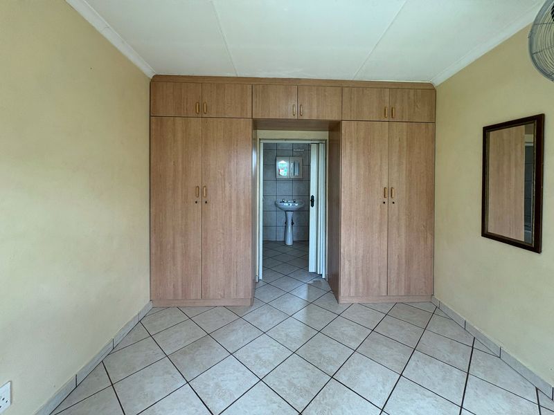 Secure 1-bedroom House In Deetlefs Street - Photo 5