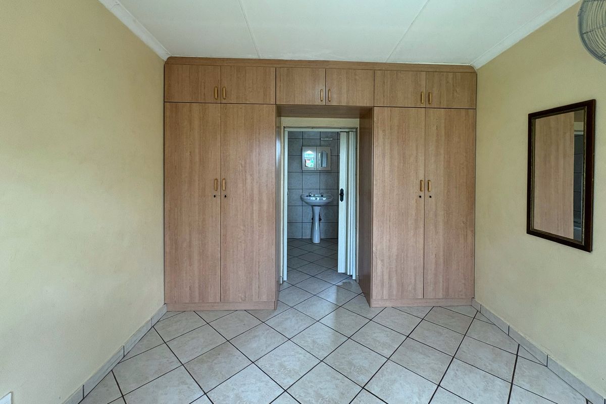 Secure 1-bedroom House In Deetlefs Street - Photo 5