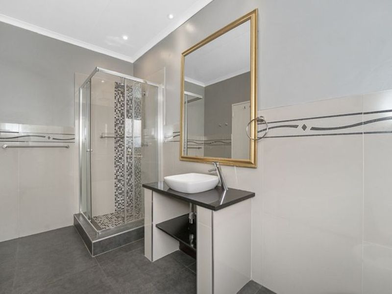 Modern Upmarket 3-bedroom, 3-bathroom Cluster - Photo 10