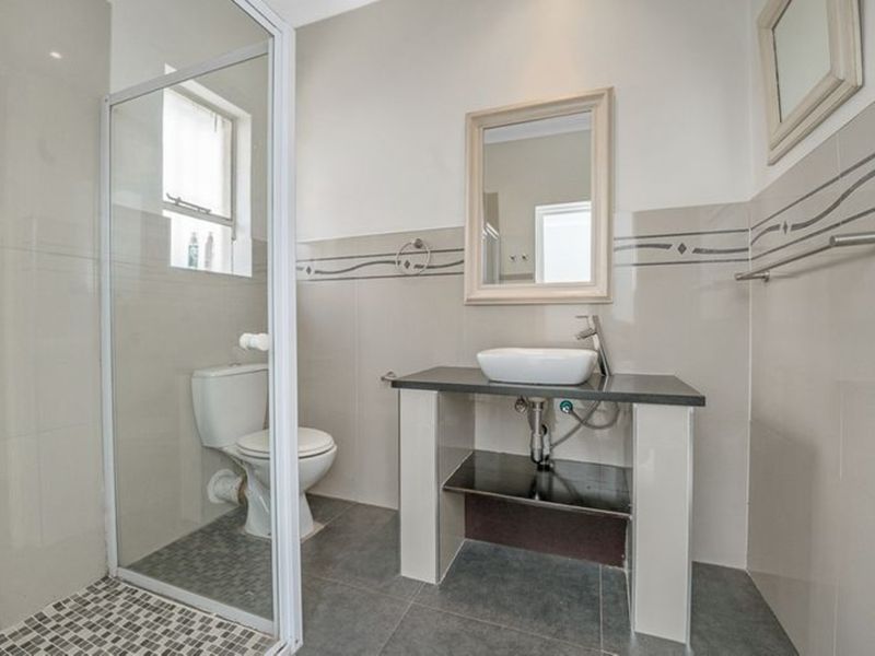 Modern Upmarket 3-bedroom, 3-bathroom Cluster - Photo 9