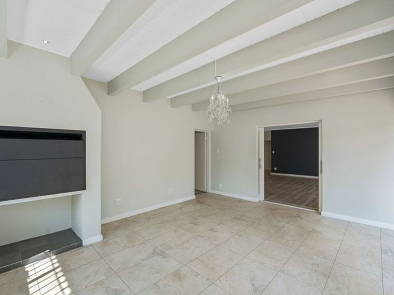 Modern Upmarket 3-bedroom, 3-bathroom Cluster - Photo 6