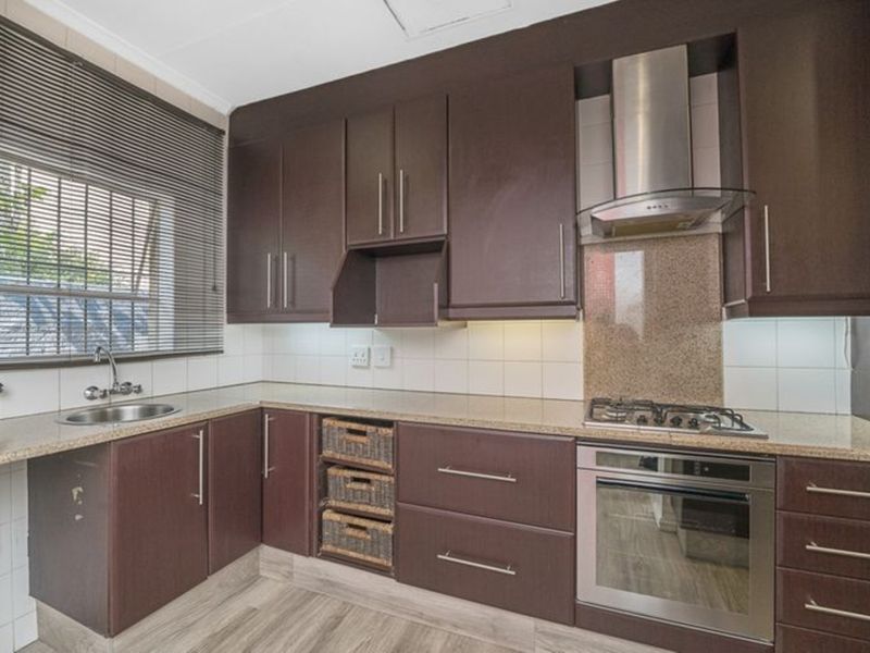 Modern Upmarket 3-bedroom, 3-bathroom Cluster - Photo 2