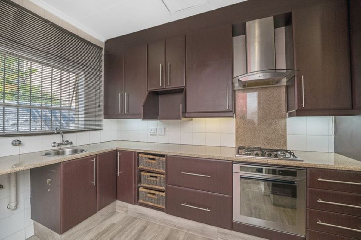 Modern Upmarket 3-bedroom, 3-bathroom Cluster - Photo 2