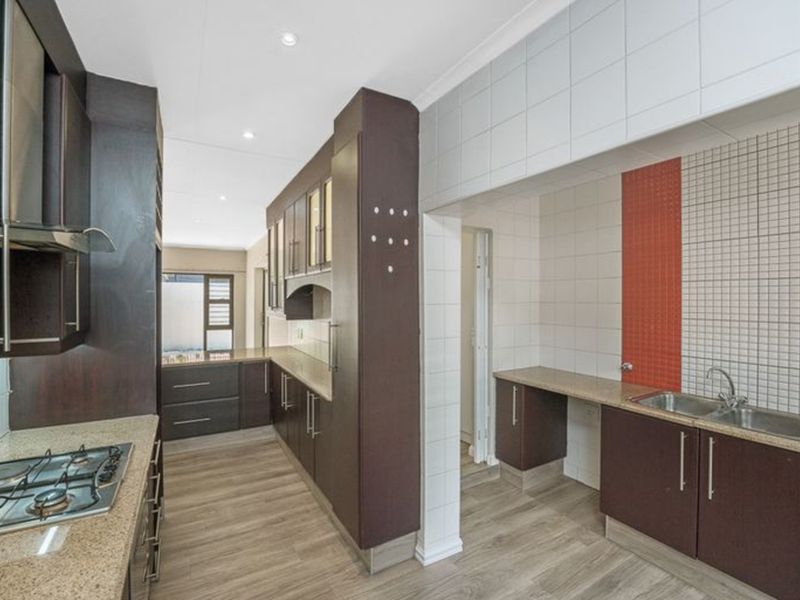 Modern Upmarket 3-bedroom, 3-bathroom Cluster - Photo 3