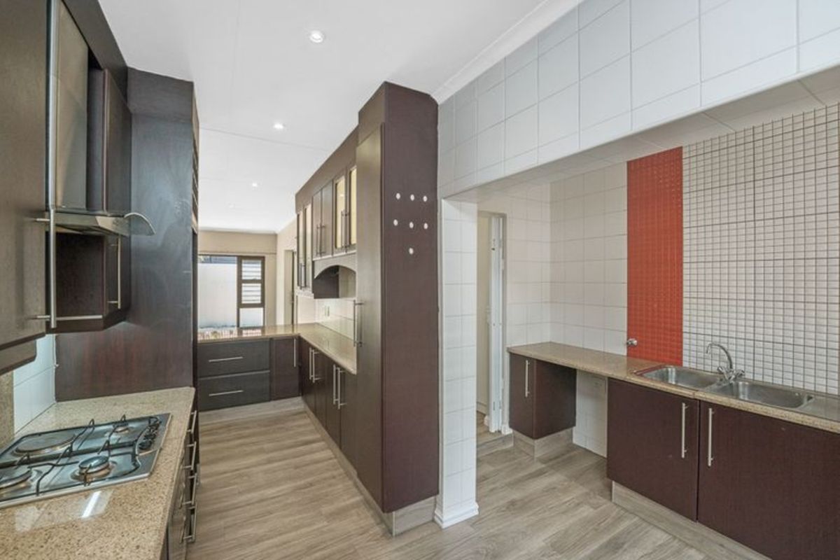 Modern Upmarket 3-bedroom, 3-bathroom Cluster - Photo 3