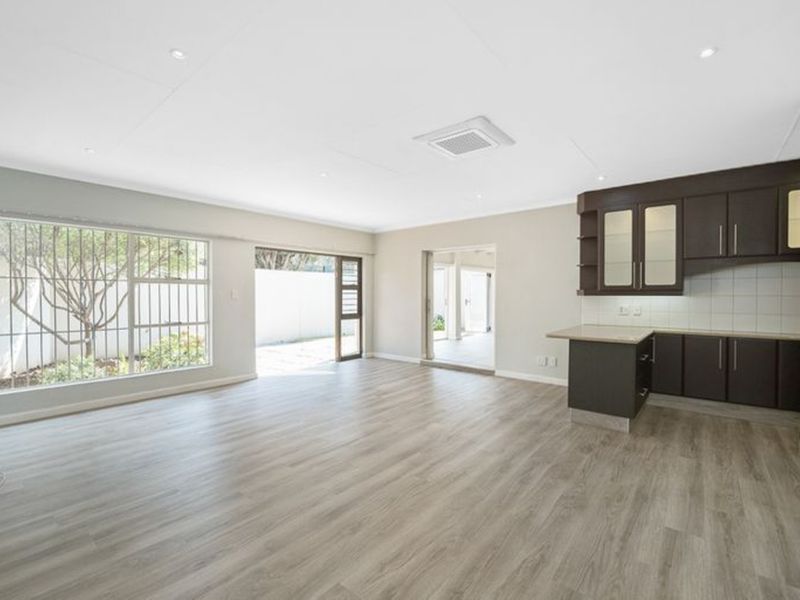 Modern Upmarket 3-bedroom, 3-bathroom Cluster - Photo 4