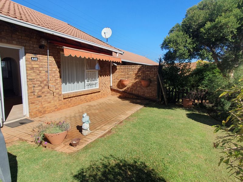 Simplex Unit In A Mature Lifestyle Estate - Photo 1
