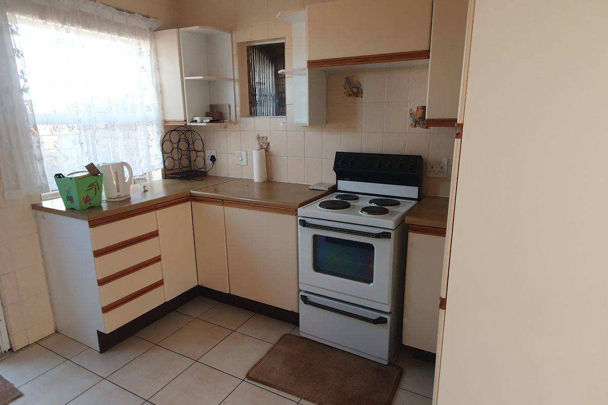 Simplex Unit In A Mature Lifestyle Estate - Photo 2