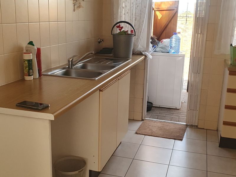 Simplex Unit In A Mature Lifestyle Estate - Photo 3
