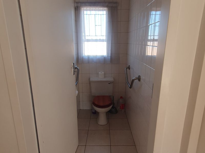 Simplex Unit In A Mature Lifestyle Estate - Photo 9