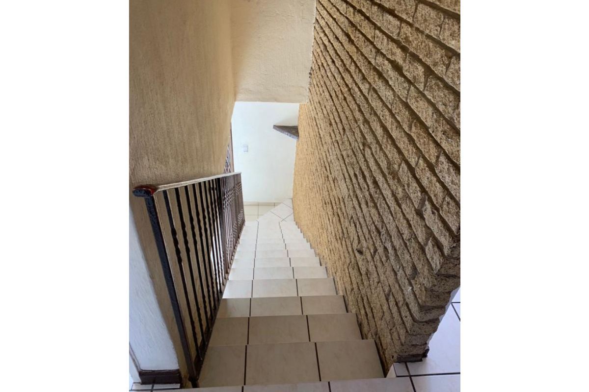 Secure 3-Bedroom And 1-Bathroom Apartment In Pretoria Road, Silverton - Photo 5