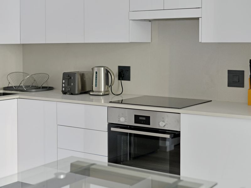 Secure 1-bedroom Apartment In Burg Street, Cape Town City Centre - Photo 3