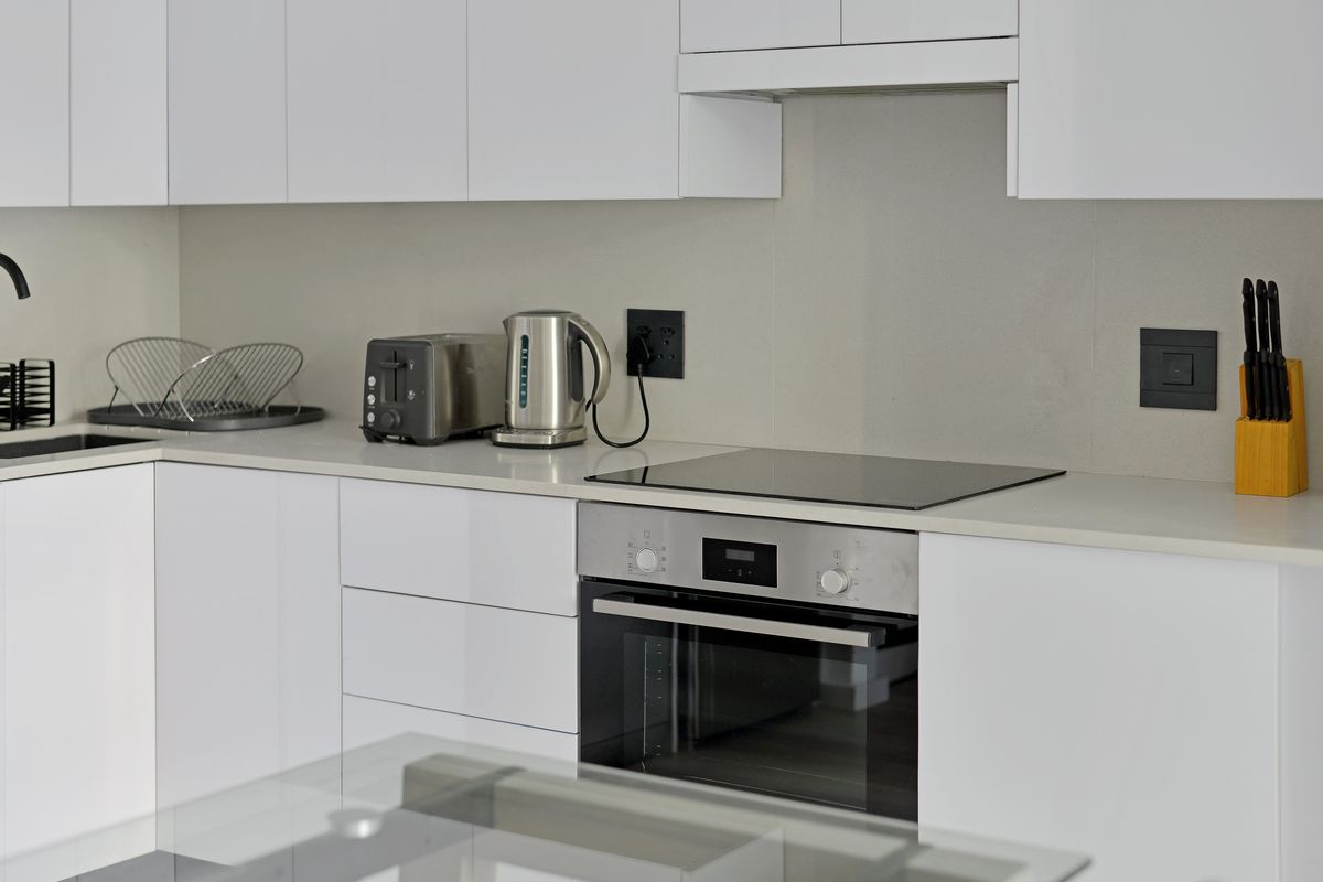 Secure 1-bedroom Apartment In Burg Street, Cape Town City Centre - Photo 3