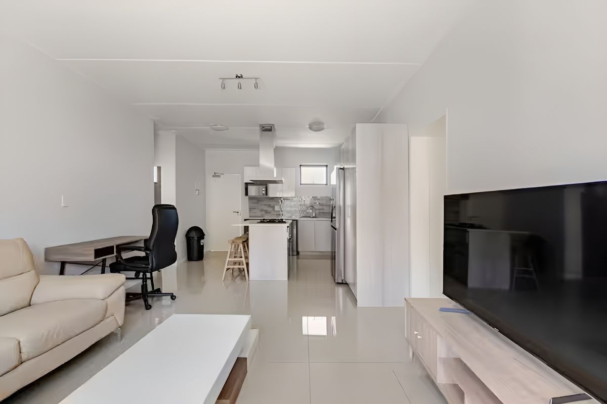 Morden 2 Bedroom And 2 Bath In Bryanston - Photo 3