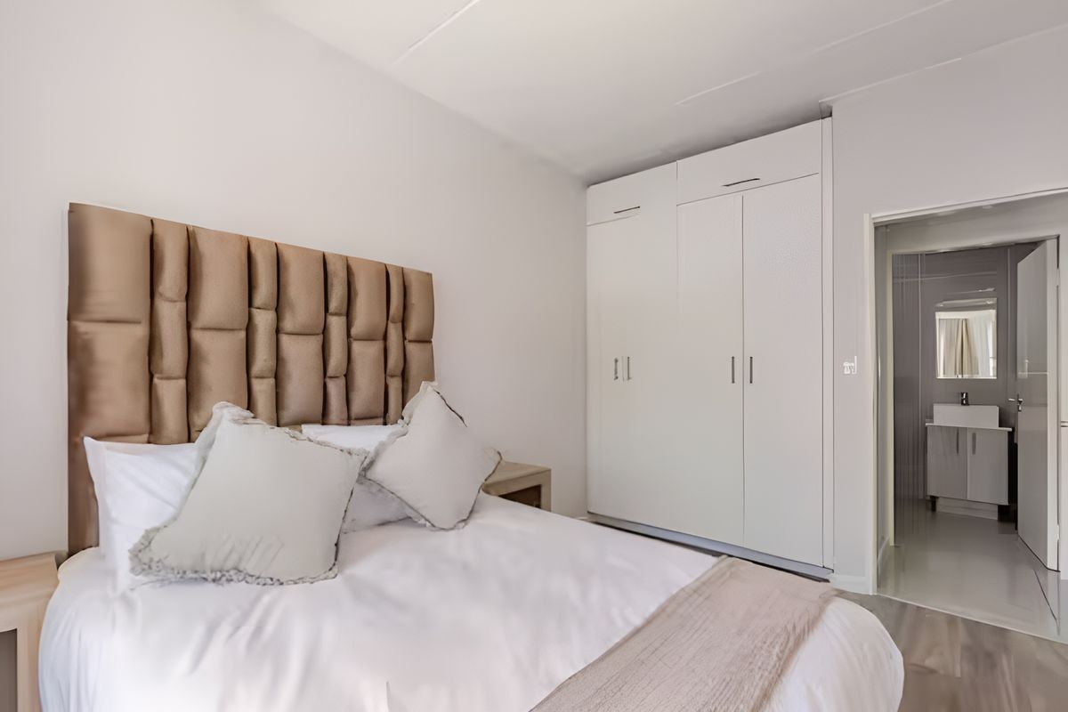 Morden 2 Bedroom And 2 Bath In Bryanston - Photo 4