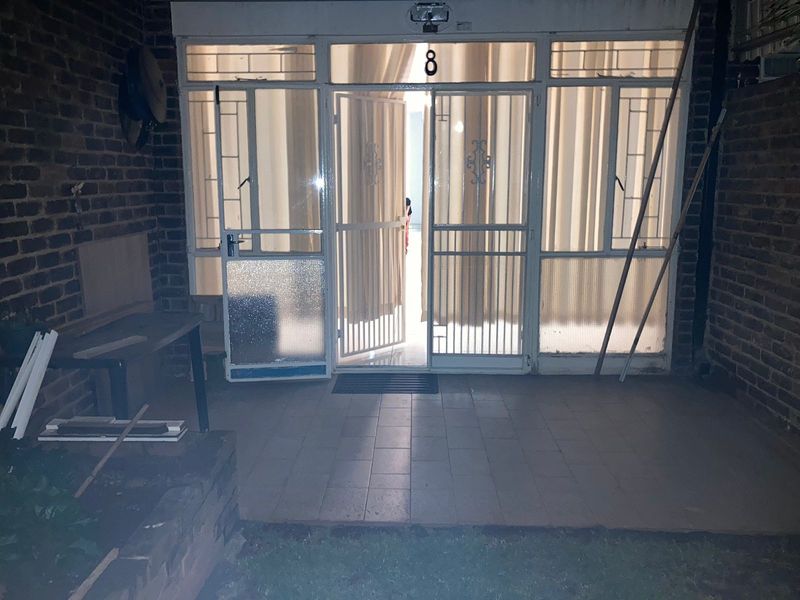 Unit 8 - Stellenbosch Complex, Horizon View - Photo 5