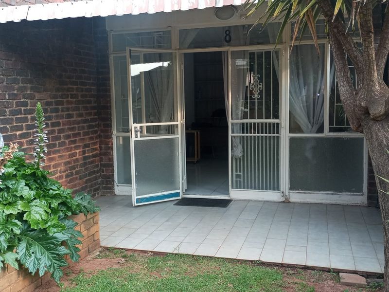 Unit 8 - Stellenbosch Complex, Horizon View - Photo 4