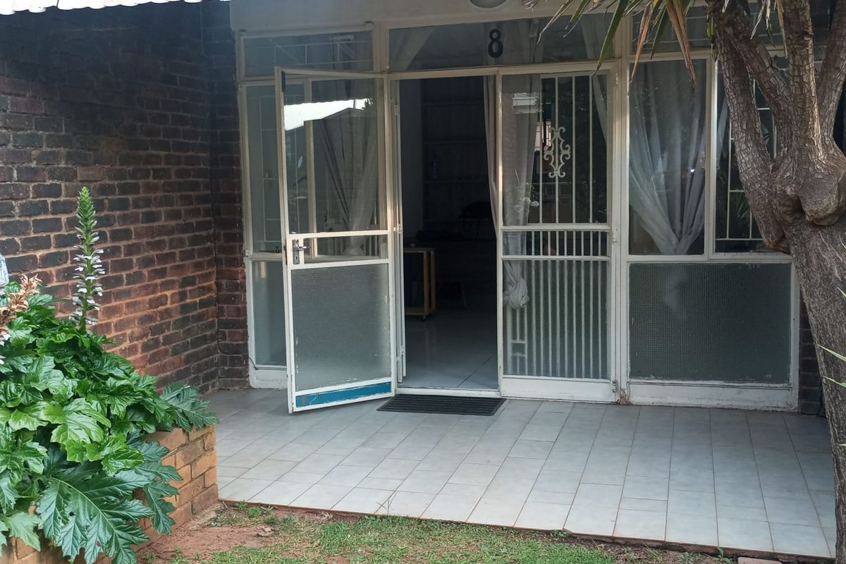Unit 8 - Stellenbosch Complex, Horizon View - Photo 4
