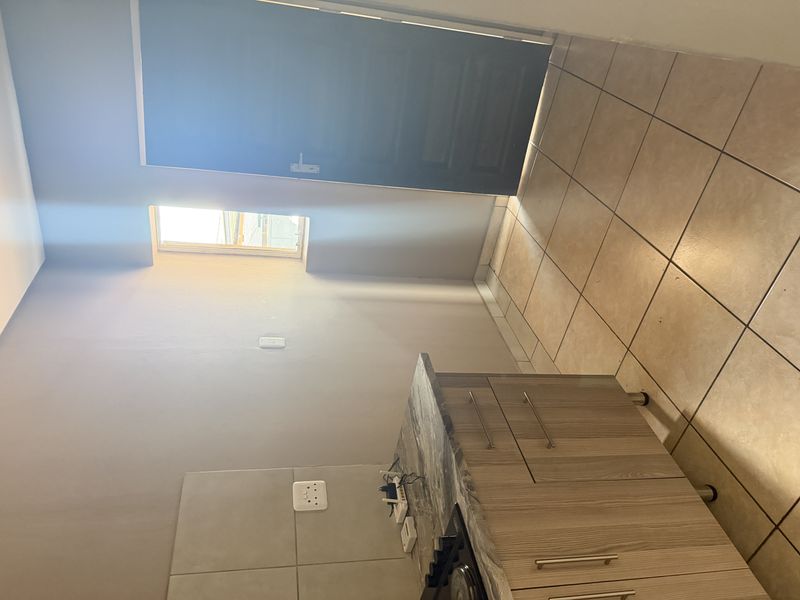 Secure 1-bedroom Apartment In Alexander Street, Birchleigh - Photo 3