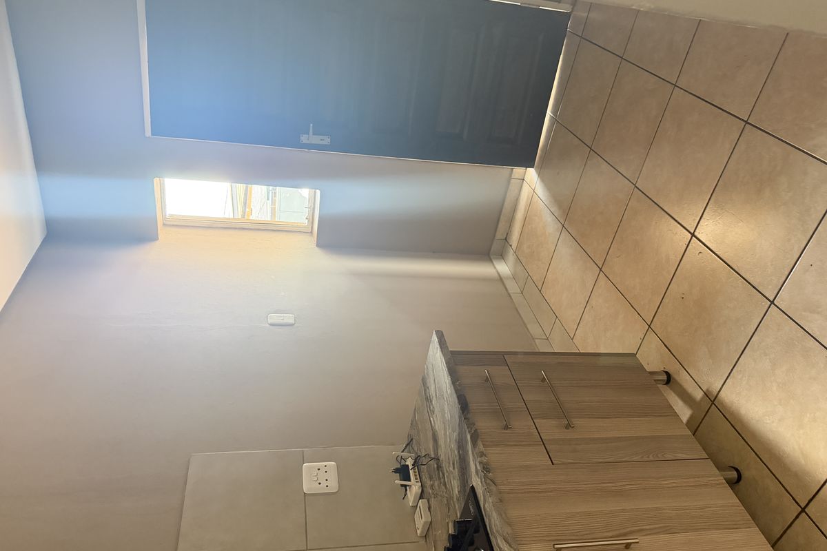 Secure 1-bedroom Apartment In Alexander Street, Birchleigh - Photo 3