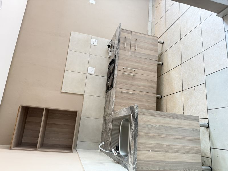 Secure 1-bedroom Apartment In Alexander Street, Birchleigh - Photo 4