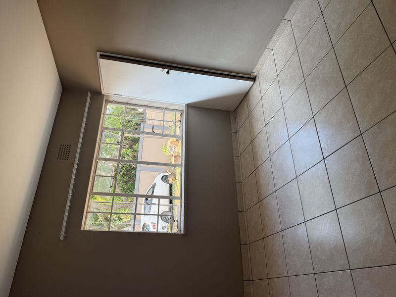Secure 1-bedroom Apartment In Alexander Street, Birchleigh - Photo 10