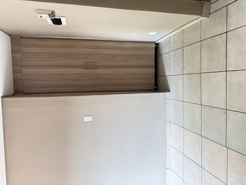 Secure 1-bedroom Apartment In Alexander Street, Birchleigh - Photo 9