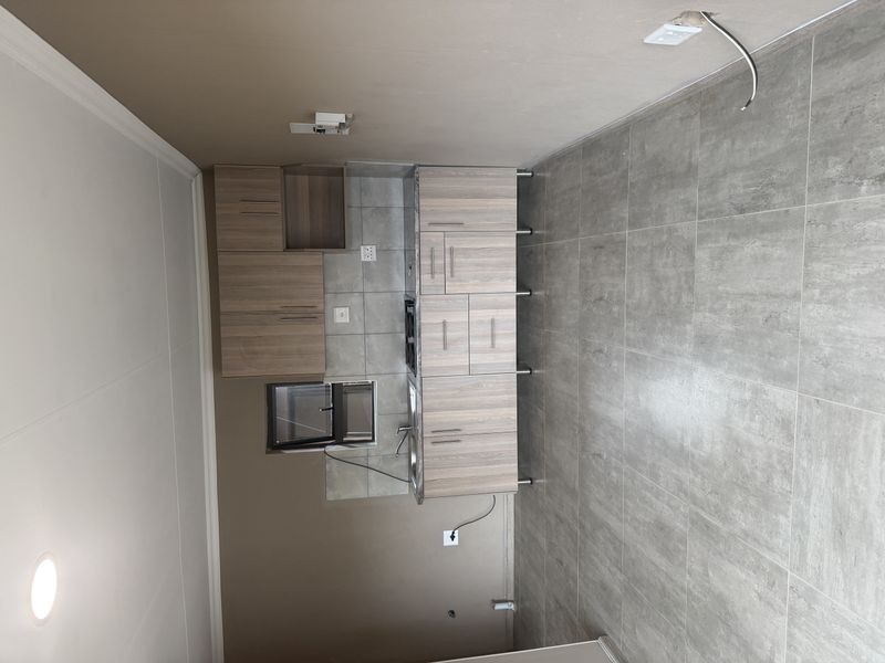 Secure 1-bedroom Apartment In Alexander Street, Birchleigh - Photo 5