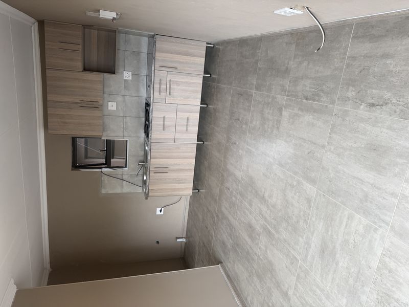 Secure 1-bedroom Apartment In Alexander Street, Birchleigh - Photo 7