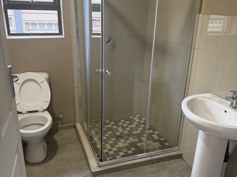 Secure 1-bedroom Apartment In Alexander Street, Birchleigh - Photo 8