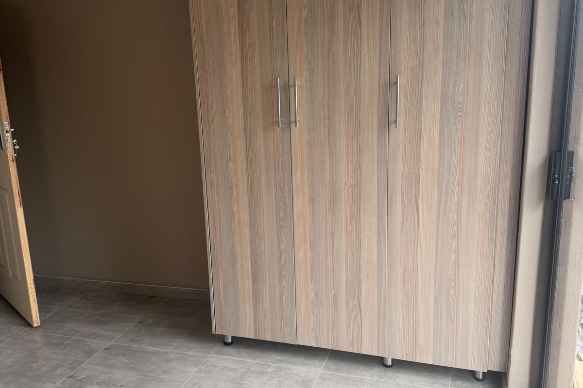 Secure 1-bedroom Apartment In Alexander Street, Birchleigh - Photo 4