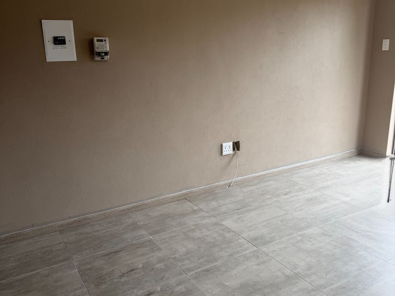 Secure 1-bedroom Apartment In Alexander Street, Birchleigh - Photo 8