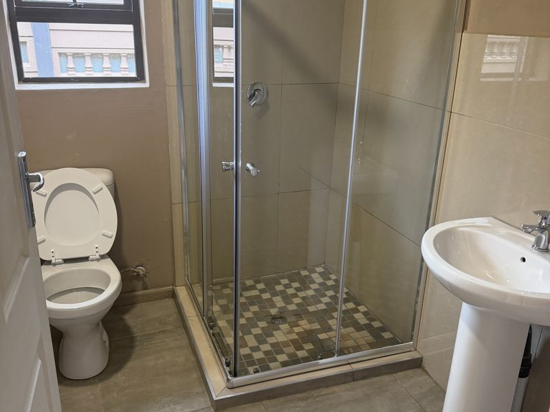 Secure 1-bedroom Apartment In Alexander Street, Birchleigh - Photo 6