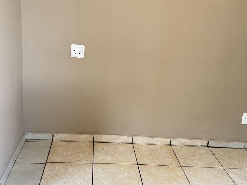 Secure 1-bedroom Apartment In Alexander Street, Birchleigh - Photo 6